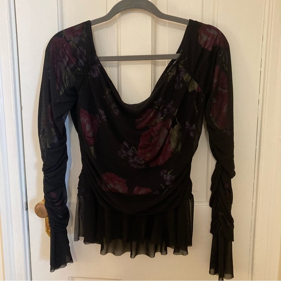 Dee Elly boho top with ruching and floral underlay lining - Picture 2 of 7